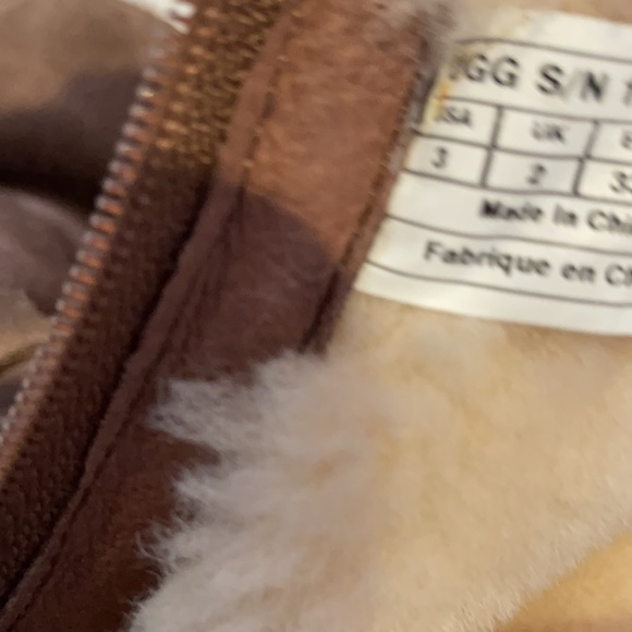 Girls Ugg Boots SZ 3 Great Condition - Picture 8 of 8